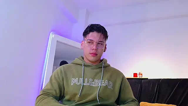 NIKLAS BRAUNN01 online show from March 27, 2026, 10:05 am