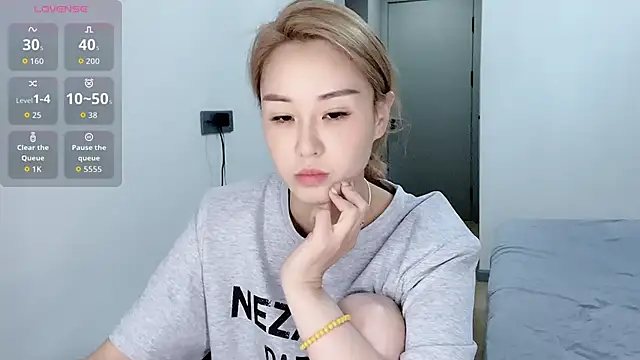 xiaolu-686 online show from April 19, 2026, 3:02 pm