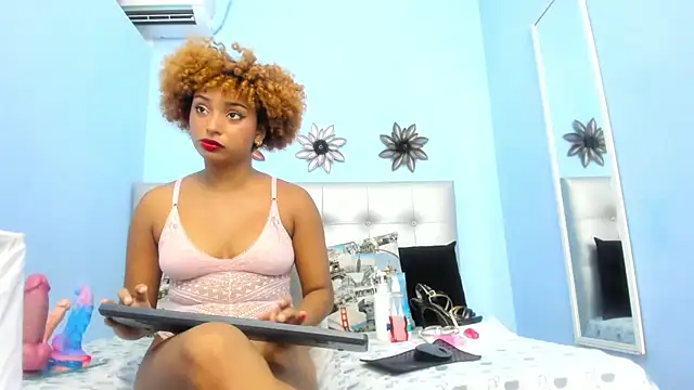 Snapshot of Saray_sexylove chatting on May 3, 2026, 12:09 pm Saray sexylove online show from May 3, 2026, 12:09 pm