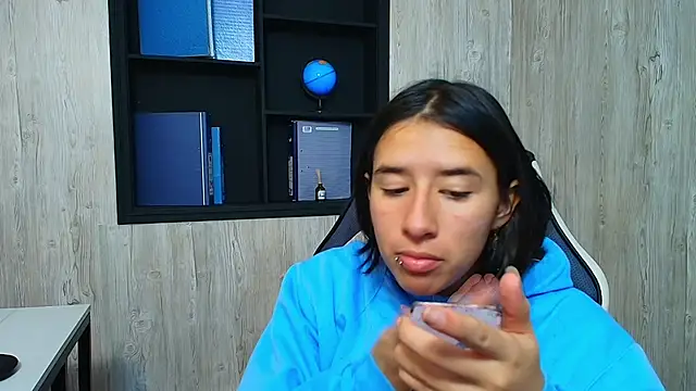 Snapshot of LilyRossi_ chatting on May 1, 2026, 12:10 pm LilyRossi online show from May 1, 2026, 12:10 pm