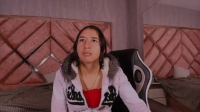 LilyRossi  online show from April 18, 2026, 12:51 pm