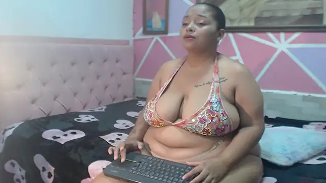 Snapshot of Doll_rihana chatting on June 2, 2026, 6:19 pm Doll rihana online show from June 2, 2026, 6:19 pm