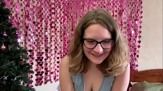 Snapshot of Luminosa chatting on February 28, 2026, 11:43 am Luminosa online show from February 28, 2026, 11:43 am