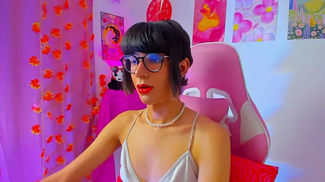 Madeline 21 online show from April 10, 2026, 12:12 pm