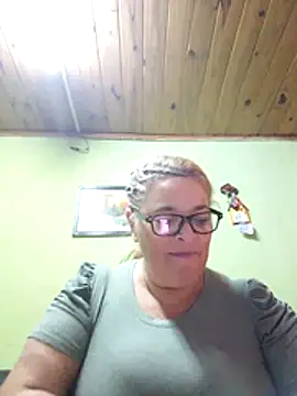 Snapshot of momismilf544 chatting on April 22, 2026, 2:07 am momismilf544 online show from April 22, 2026, 2:07 am