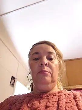 Snapshot of momismilf544 chatting on May 1, 2026, 2:11 pm momismilf544 online show from May 1, 2026, 2:11 pm