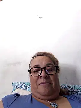 Snapshot of momismilf544 chatting on April 23, 2026, 6:20 pm momismilf544 online show from April 23, 2026, 6:20 pm
