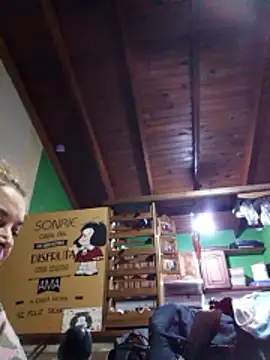momismilf544 online show from June 18, 2026, 11:43 pm