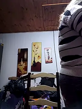 momismilf544 online show from May 22, 2026, 11:36 pm