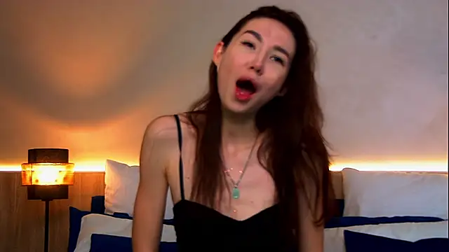 Snapshot of EmilyGray__ chatting on June 4, 2026, 7:24 am EmilyGray online show from June 4, 2026, 7:24 am