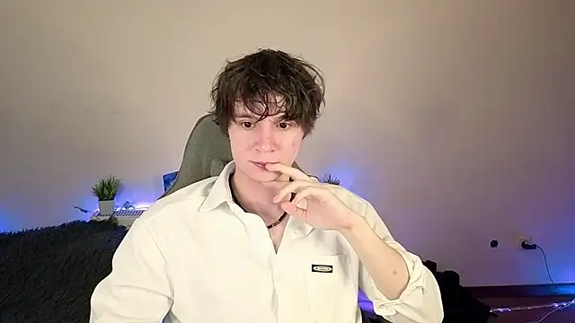 AnthonyCuutie online show from June 11, 2026, 5:04 am