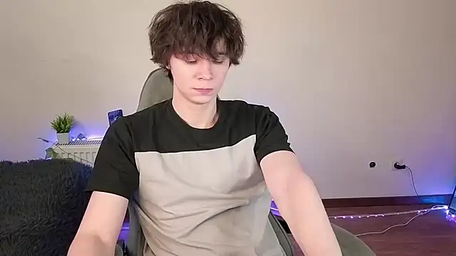 AnthonyCuutie online show from June 14, 2026, 11:33 am