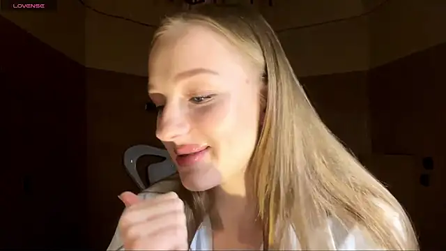Anika Socutehe online show from April 22, 2026, 8:26 pm