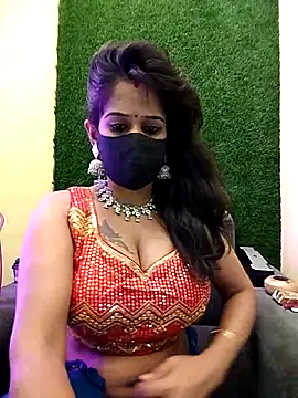 Snapshot of Tinaa_baby chatting on April 28, 2026, 9:19 pm Tinaa baby online show from April 28, 2026, 9:19 pm