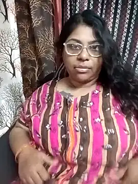Snapshot of deepika-mallus chatting on April 20, 2026, 8:17 am deepika-mallus online show from April 20, 2026, 8:17 am
