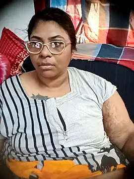 Snapshot of deepika-mallus chatting on April 26, 2026, 7:49 am deepika-mallus online show from April 26, 2026, 7:49 am