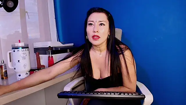 Snapshot of Terra__Rouse_ chatting on April 30, 2026, 11:28 am Terra Rouse online show from April 30, 2026, 11:28 am