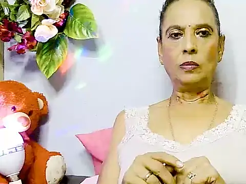 Hot queen58 online show from May 26, 2026, 5:44 pm