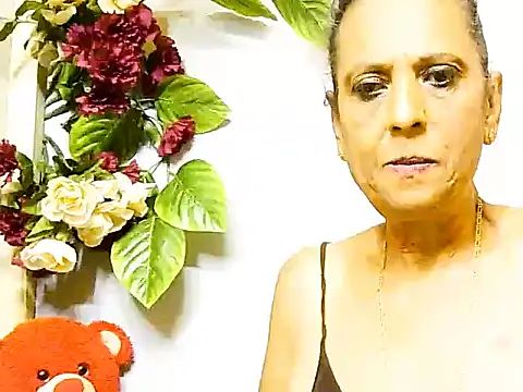 Hot queen58 online show from May 28, 2026, 6:43 am