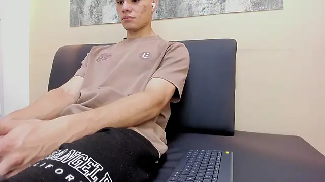 ZANE EVANS online show from April 15, 2026, 12:42 pm