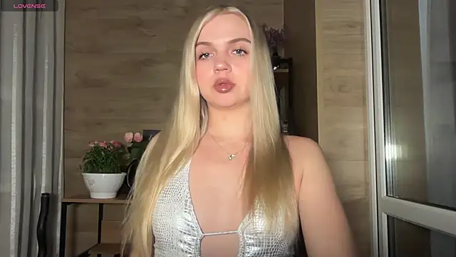 Snapshot of AlexaDeviliciouss chatting on June 16, 2026, 5:24 pm AlexaDeviliciouss online show from June 16, 2026, 5:24 pm