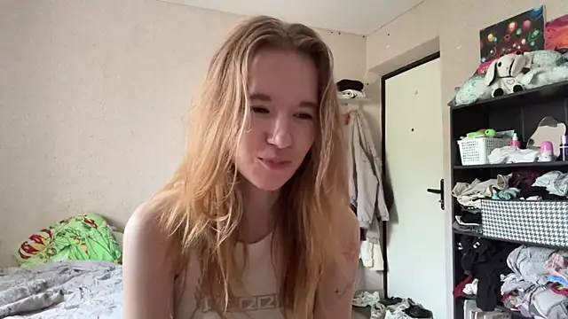 Snapshot of LeomaJee chatting on July 7, 2026, 2:42 pm LeomaJee online show from July 7, 2026, 2:42 pm