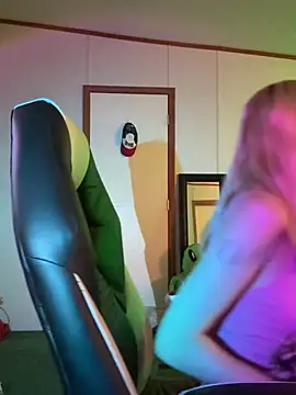 Rainsworld420 online show from April 19, 2026, 3:29 am