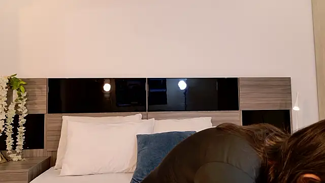 Snapshot of AleciaNoah chatting on March 5, 2026, 7:10 pm AleciaNoah online show from March 5, 2026, 7:10 pm