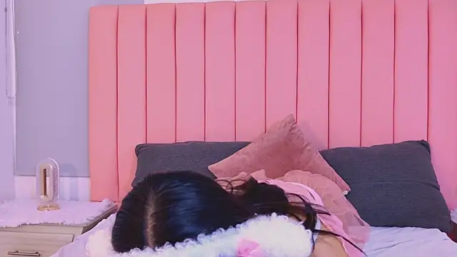 Snapshot of AleciaNoah chatting on April 13, 2026, 7:07 pm AleciaNoah online show from April 13, 2026, 7:07 pm