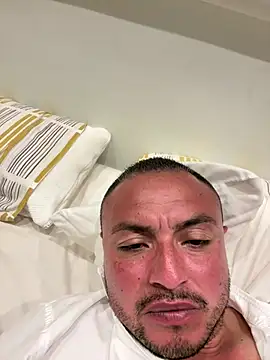alexandeerr1986 online show from June 3, 2026, 8:57 pm