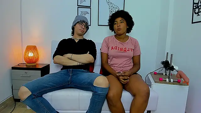 Snapshot of chiki_carm chatting on April 8, 2026, 1:23 pm chiki carm online show from April 8, 2026, 1:23 pm