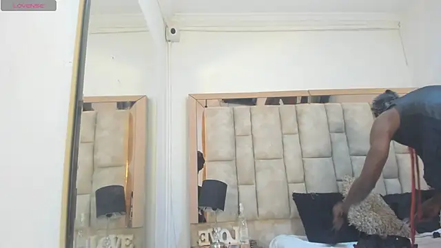 Snapshot of Titan_Moreno_ chatting on April 20, 2026, 12:30 pm Titan Moreno online show from April 20, 2026, 12:30 pm