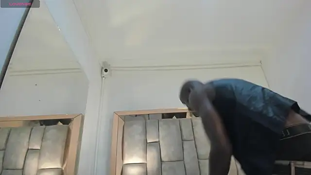 Titan Moreno  online show from April 6, 2026, 12:06 pm