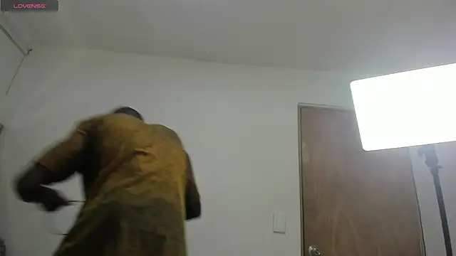 Snapshot of Titan_Moreno_ chatting on May 25, 2026, 12:04 pm Titan Moreno online show from May 25, 2026, 12:04 pm
