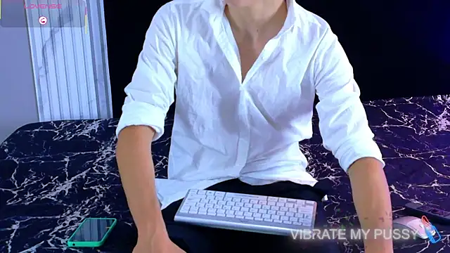 Snapshot of Danteandviolete_cr chatting on May 2, 2026, 11:37 am Danteandviolete cr online show from May 2, 2026, 11:37 am