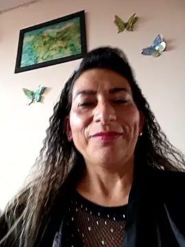Snapshot of Lucia_Rios chatting on April 22, 2026, 10:27 pm Lucia Rios online show from April 22, 2026, 10:27 pm