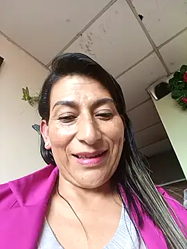 Snapshot of Lucia_Rios chatting on May 1, 2026, 10:04 pm Lucia Rios online show from May 1, 2026, 10:04 pm
