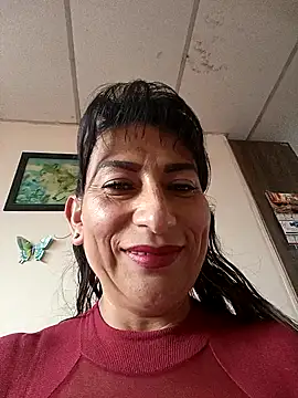 Snapshot of Lucia_Rios chatting on May 8, 2026, 10:35 pm Lucia Rios online show from May 8, 2026, 10:35 pm