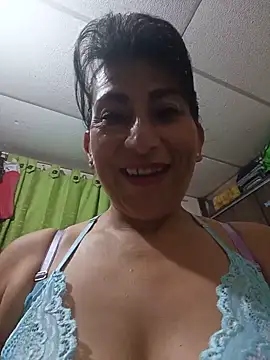 Snapshot of Lucia_Rios chatting on May 17, 2026, 4:23 am Lucia Rios online show from May 17, 2026, 4:23 am