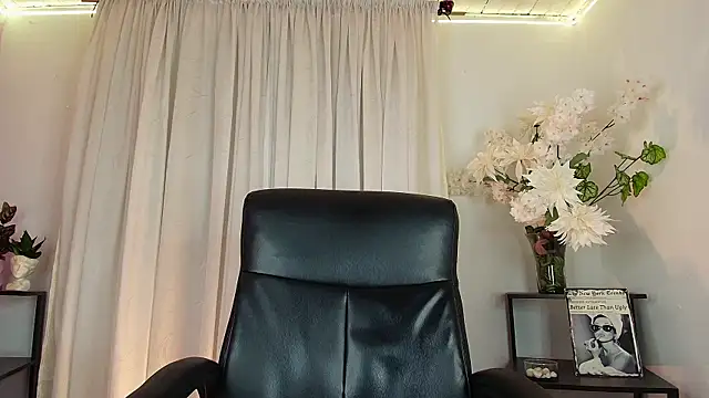 Snapshot of Andrejoness chatting on June 18, 2026, 12:09 am Andrejoness online show from June 18, 2026, 12:09 am