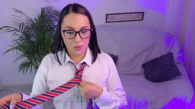 Snapshot of Valeriaa_cruz chatting on July 10, 2026, 12:32 am Valeriaa cruz online show from July 10, 2026, 12:32 am