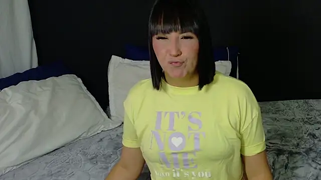 Snapshot of Valeriaa_cruz chatting on March 13, 2026, 12:43 pm Valeriaa cruz online show from March 13, 2026, 12:43 pm