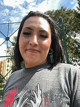 Snapshot of Valeriaa_cruz chatting on April 2, 2026, 7:31 pm Valeriaa cruz online show from April 2, 2026, 7:31 pm