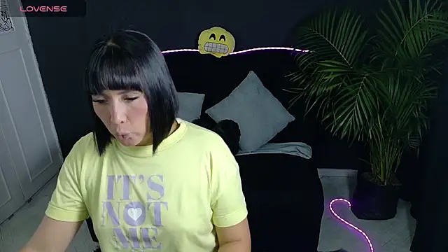 Snapshot of Valeriaa_cruz chatting on March 3, 2026, 10:22 am Valeriaa cruz online show from March 3, 2026, 10:22 am