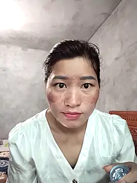 Snapshot of Lilinn_ chatting on April 3, 2026, 11:55 pm Lilinn online show from April 3, 2026, 11:55 pm