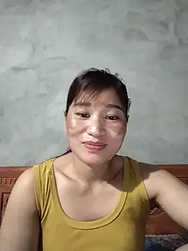 Snapshot of Lilinn_ chatting on April 4, 2026, 12:45 pm Lilinn online show from April 4, 2026, 12:45 pm