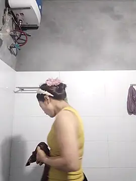 Snapshot of Lilinn_ chatting on March 14, 2026, 11:22 pm Lilinn online show from March 14, 2026, 11:22 pm