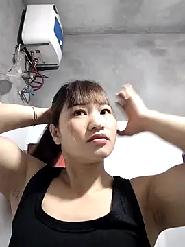 Snapshot of Lilinn_ chatting on April 14, 2026, 10:59 pm Lilinn online show from April 14, 2026, 10:59 pm