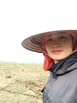 Snapshot of Lilinn_ chatting on April 11, 2026, 1:02 am Lilinn online show from April 11, 2026, 1:02 am