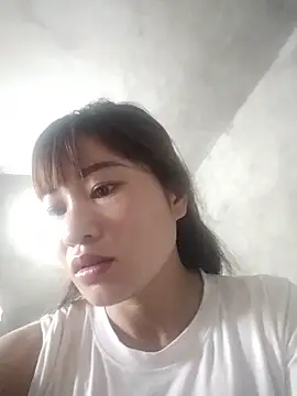 Snapshot of Lilinn_ chatting on May 31, 2026, 11:27 pm Lilinn online show from May 31, 2026, 11:27 pm